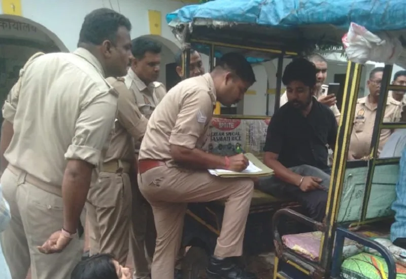 संभल : महिलाओं से छींटाकशी के विरोध पर अधेड़ के पेट में चाकू घोंपा, गंभीर